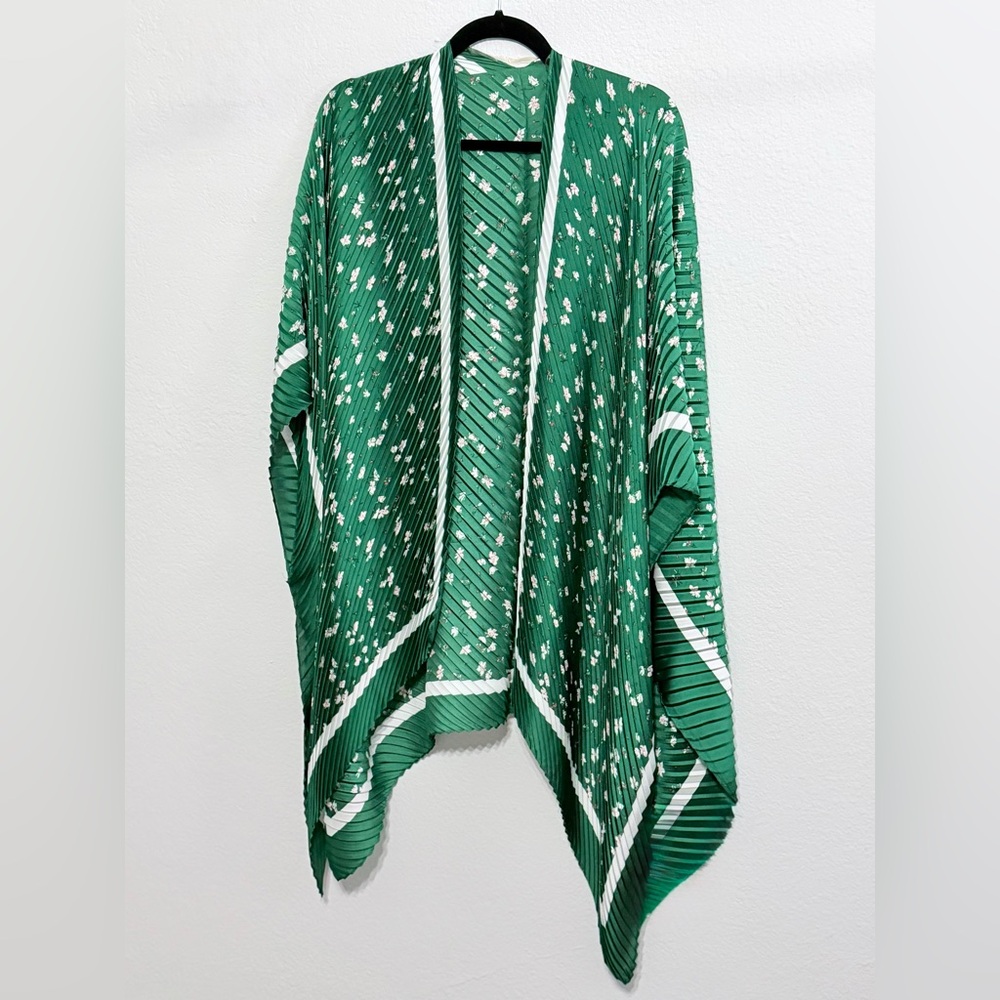 Banana Republic Crinkle Shawl Kimono Wrap Lightweight
Beach coverup